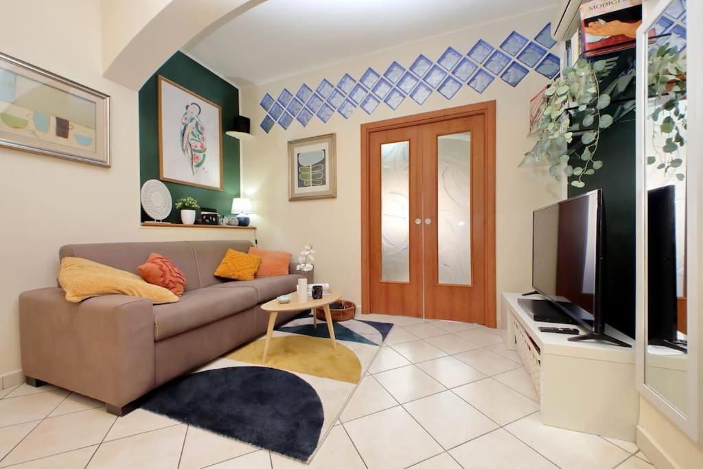 Relax Rome With 2 Balconies - 2 Bedroom Flat, 3Rd Floor With Lift, High Comfort, Quite, A Walk From Urban Train Station Gemelli And Metro A Stops Battistini & Cornelia Connecting To Center In 20 Minutes, 2 Steps From Bus Stop, Cycle Path, Groceries Εξωτερικό φωτογραφία