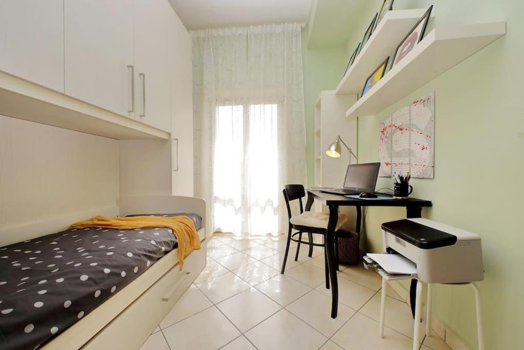 Relax Rome With 2 Balconies - 2 Bedroom Flat, 3Rd Floor With Lift, High Comfort, Quite, A Walk From Urban Train Station Gemelli And Metro A Stops Battistini & Cornelia Connecting To Center In 20 Minutes, 2 Steps From Bus Stop, Cycle Path, Groceries Εξωτερικό φωτογραφία