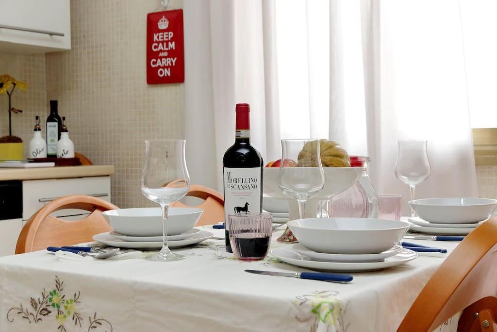 Relax Rome With 2 Balconies - 2 Bedroom Flat, 3Rd Floor With Lift, High Comfort, Quite, A Walk From Urban Train Station Gemelli And Metro A Stops Battistini & Cornelia Connecting To Center In 20 Minutes, 2 Steps From Bus Stop, Cycle Path, Groceries Εξωτερικό φωτογραφία