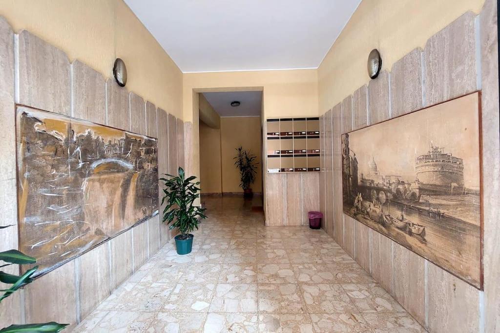 Relax Rome With 2 Balconies - 2 Bedroom Flat, 3Rd Floor With Lift, High Comfort, Quite, A Walk From Urban Train Station Gemelli And Metro A Stops Battistini & Cornelia Connecting To Center In 20 Minutes, 2 Steps From Bus Stop, Cycle Path, Groceries Εξωτερικό φωτογραφία