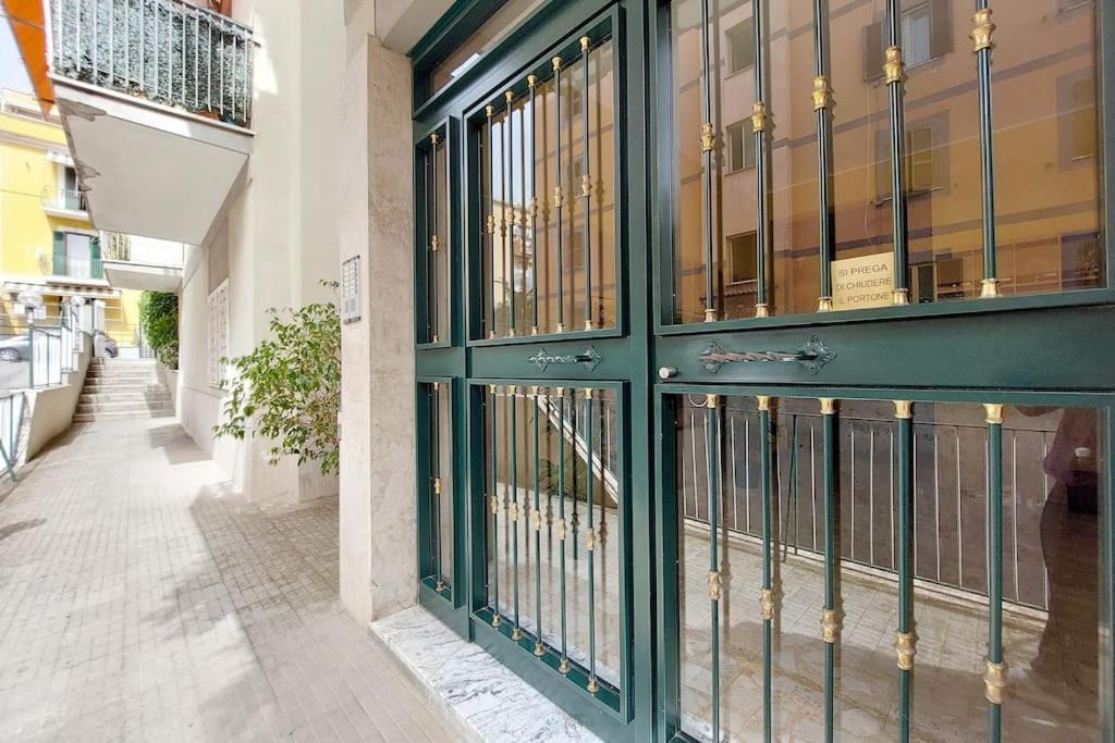 Relax Rome With 2 Balconies - 2 Bedroom Flat, 3Rd Floor With Lift, High Comfort, Quite, A Walk From Urban Train Station Gemelli And Metro A Stops Battistini & Cornelia Connecting To Center In 20 Minutes, 2 Steps From Bus Stop, Cycle Path, Groceries Εξωτερικό φωτογραφία