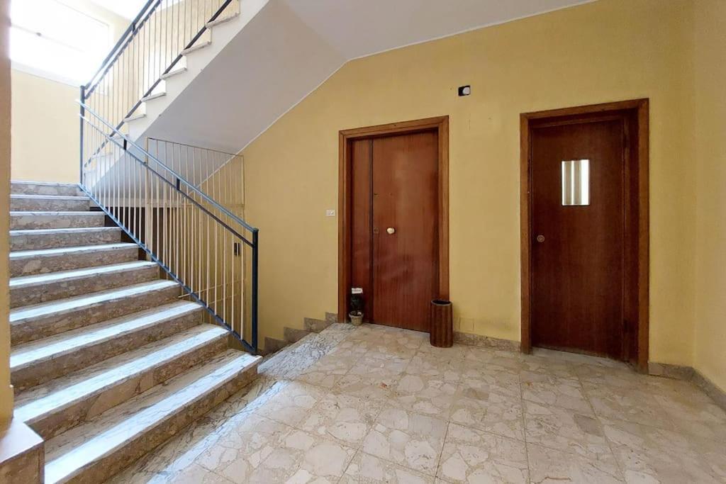 Relax Rome With 2 Balconies - 2 Bedroom Flat, 3Rd Floor With Lift, High Comfort, Quite, A Walk From Urban Train Station Gemelli And Metro A Stops Battistini & Cornelia Connecting To Center In 20 Minutes, 2 Steps From Bus Stop, Cycle Path, Groceries Εξωτερικό φωτογραφία